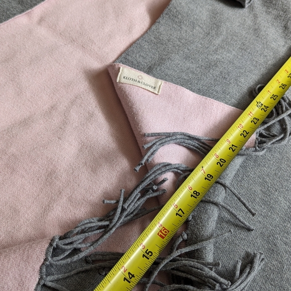 Kloth & Clover reversible sweater shawl fringe - Picture 5 of 7